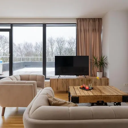 1-Bedroom Penthouse With Underground Parking 里加 外观 照片