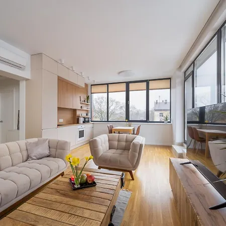 1-Bedroom Penthouse With Underground Parking 里加 外观 照片