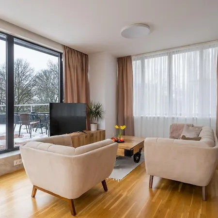 1-Bedroom Penthouse With Underground Parking 里加 外观 照片