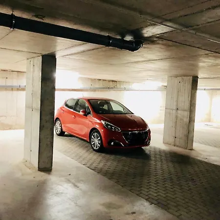 1-Bedroom Penthouse With Underground Parking 里加 外观 照片